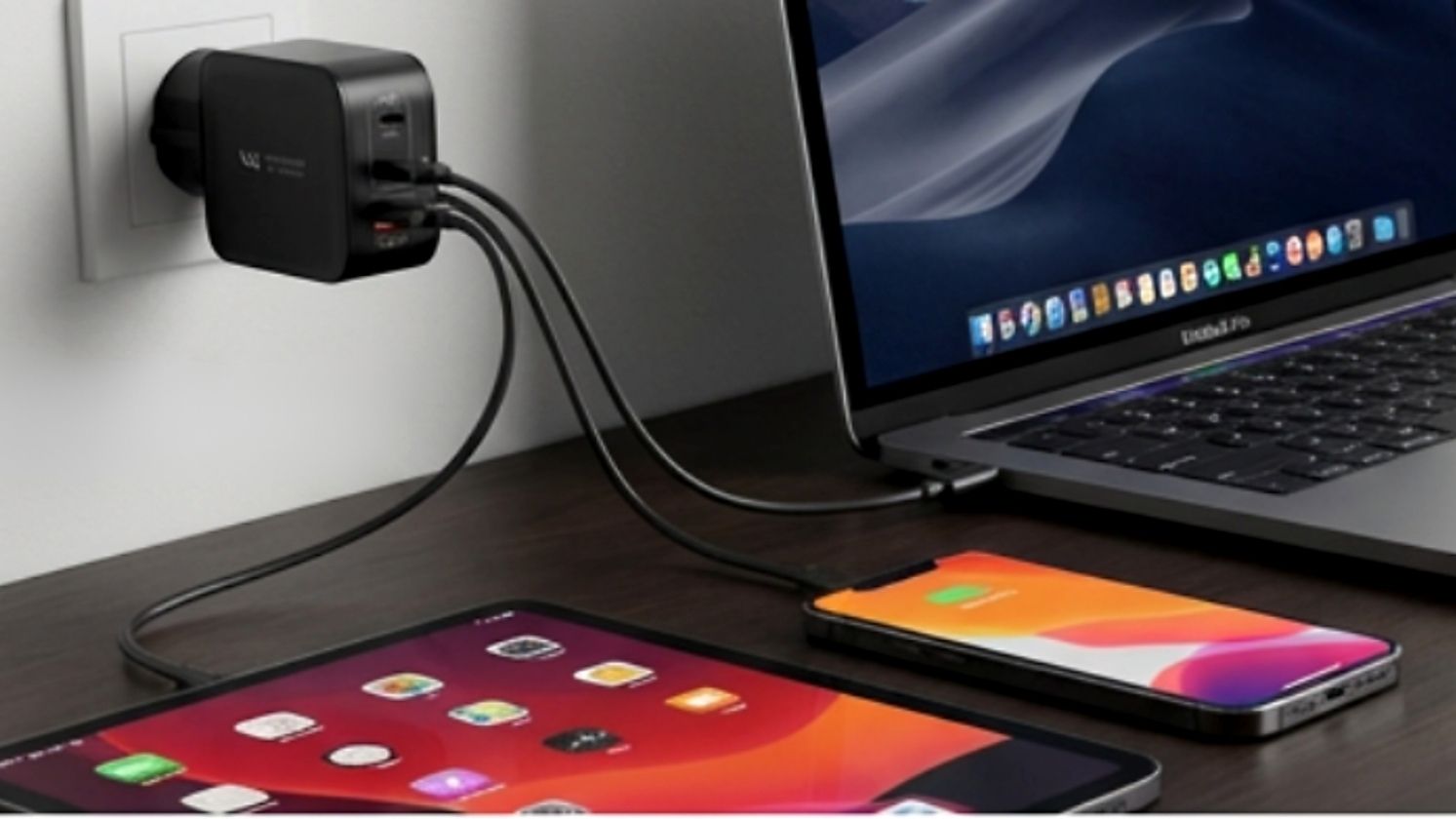 Trois appareils sont alimentés par le chargeur terre wicaya 